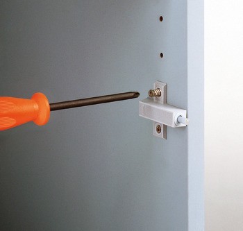 Deska křížového adaptéru, pro mechanismus tlumeného zavírání pro dveře Metalla 510, bez polohovací pomůcky