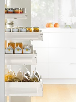 Jednostěnný zásuvkový výsuv s bočnicí, Blum Metabox, bočnice zásuvky k přišroubování na police, zadní panel k přišroubování