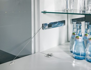 Klopna s tažným lankem, pro výklopy ze dřeva a s hliníkovým rámečkem, s nastavitelným brzdicím efektem