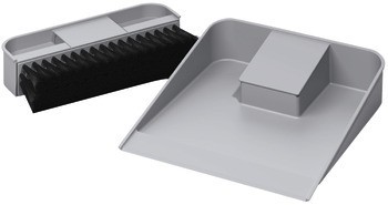 Lopatka se smetáčkem, S ručním smetákem