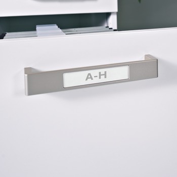 Nábytková úchytka s oblastí pro štítek, zinková slitina, s plastovým krytem