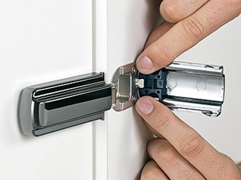 Nábytkový závěs, Häfele Metalla 510 SM 110°, plně naložená montáž