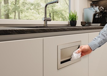 Odpadová klapka, Samozavírací