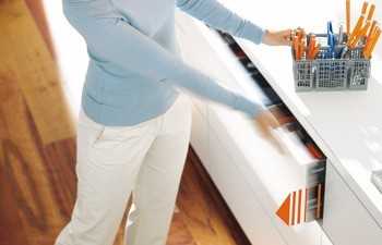 Pohon, Blum Servo-Drive uno výsuv třídiče odpadu, pro odpadkové koše k zavěšení na zásuvkové výsuvy s bočnicí