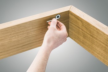 Rohová hmoždinka s válečkovou maticí, pro pokosové rozebíratelné spoje