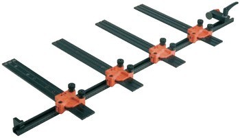 Univerzální vrtací přípravek pro tyče pro zpracování korpusu, pro zpracování korpusu