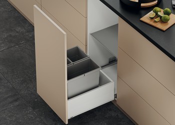 Více než plnovýsuv pro odpadkové koše, Blum Merivobox, systémová výška E s Boxcap, nosnost 70 kg