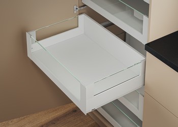 Vkládaný prvek ze skla vpředu, Blum Merivobox, systémová výška E