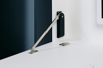 Výklop, pro dřevěné výklopy, s tlumeným otevíráním a zavírací pružinou